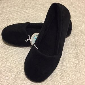 Dearfoams black slippers (size medium 7-8)